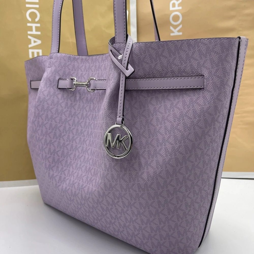 MICHAEL KORS Carson Large Signature Logo CZ Shoulder Tote Bag
Light Quartz
NWT - Picture 4 of 16